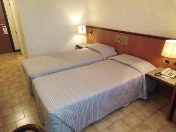 Hotel Rhi Porta Bologna Pieve di Cento Habitación foto