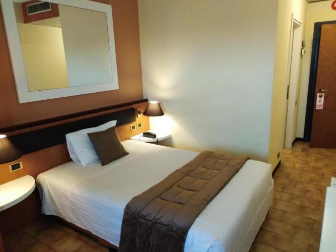 Hotel Rhi Porta Bologna Pieve di Cento Habitación foto