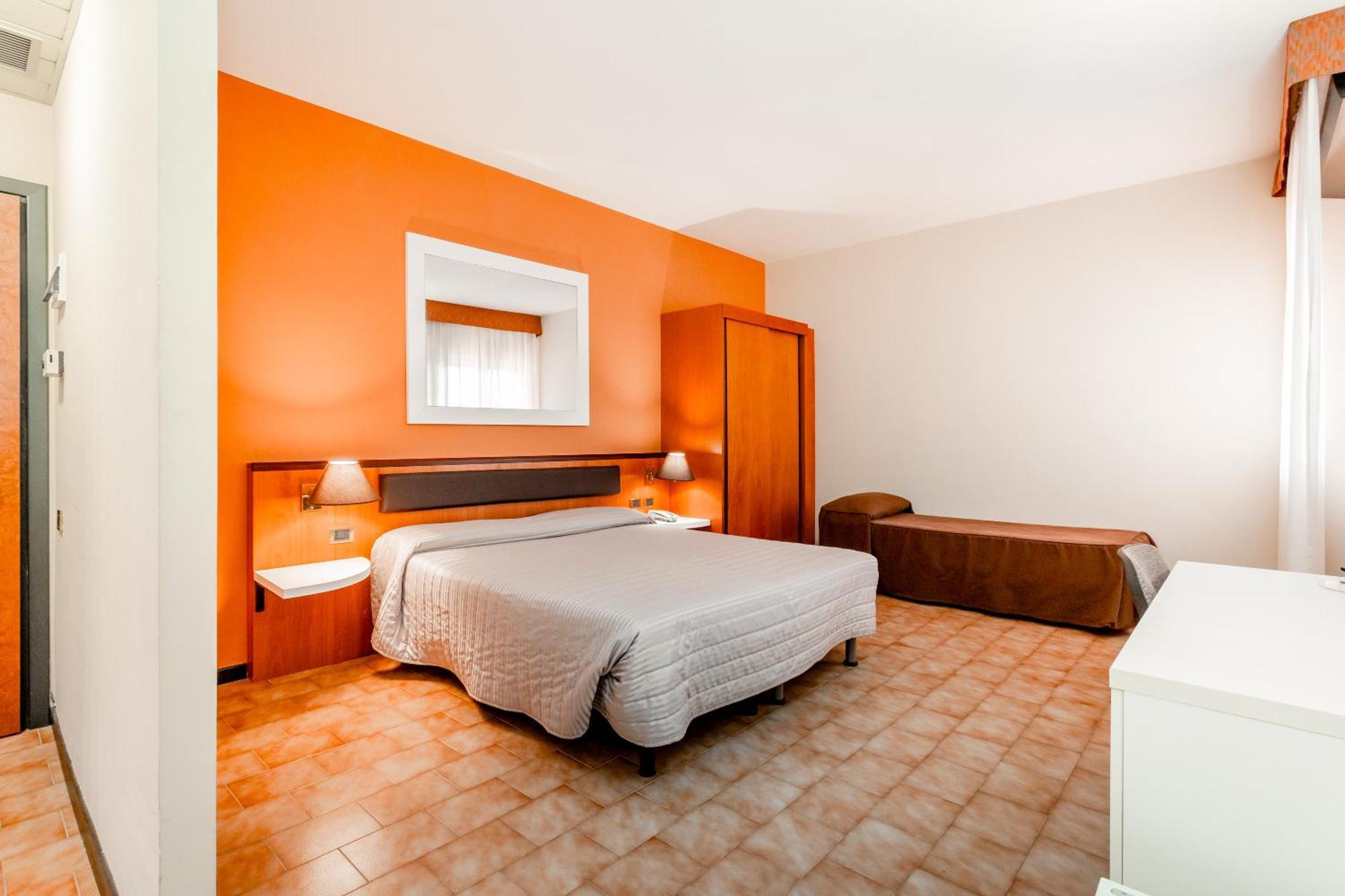 Hotel Rhi Porta Bologna Pieve di Cento Exterior foto